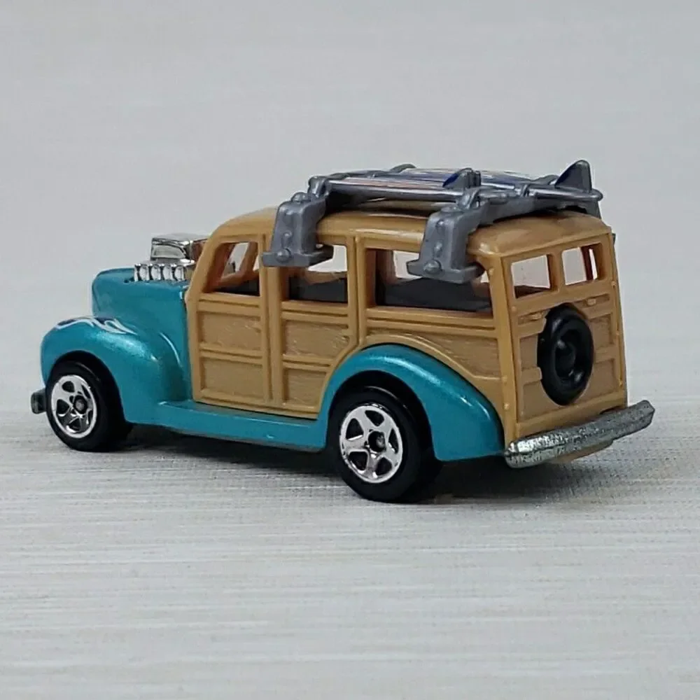 Mattel Hot Wheels 1979 FORD WOODIE W/ Surf Boards Woody Die Cast Car 2010 Toy